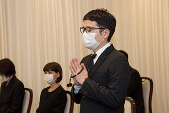 参列する場合の注意点 コロナ禍での家族葬 葬儀 葬儀 お葬式なら 公益社 参列する場合の注意点 コロナ禍での家族葬 葬儀 葬儀 お葬式なら 公益社